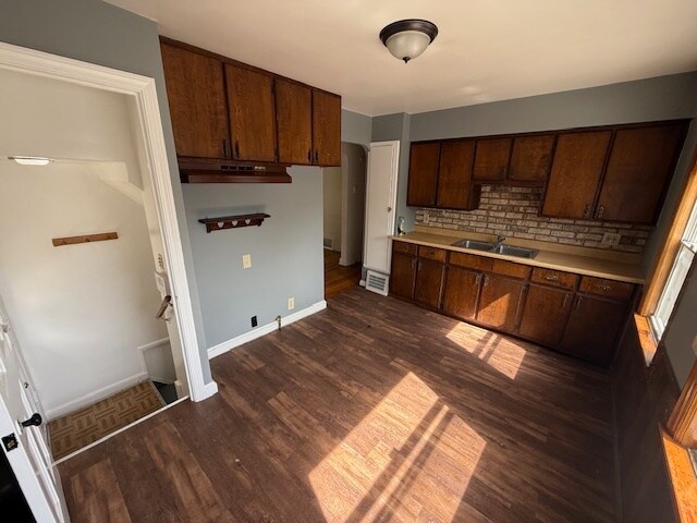 Foto del edificio - 5533 Beechwood Ave
