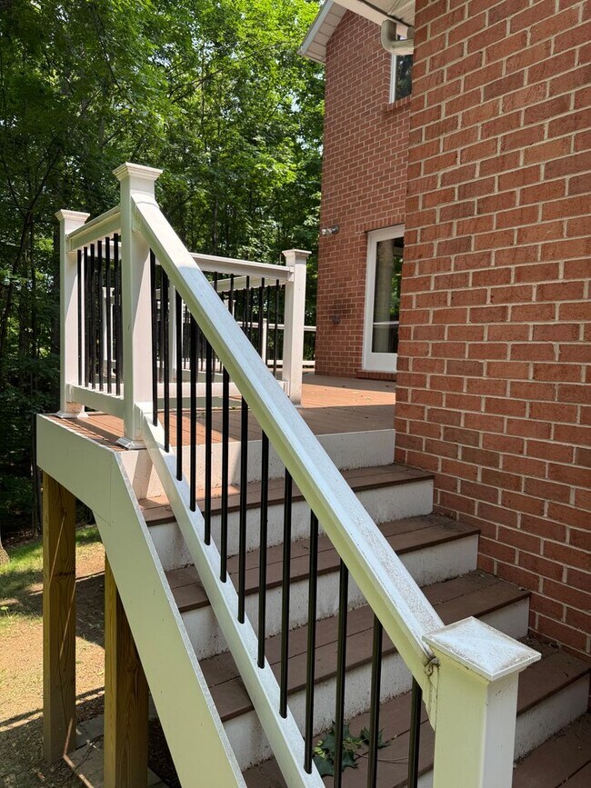 Foto del edificio - 1531 E Strohm Dr