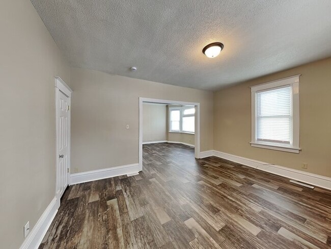 Building Photo - COMING SOON!! 2 Bedroom, 1 Bathroom House in South St. Paul!