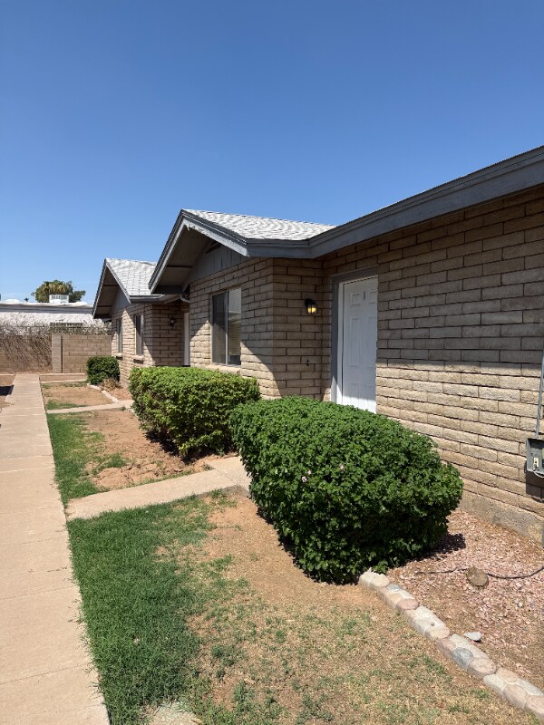 Building Photo - 2028 W Lawrence Rd
