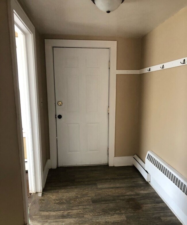 Building Photo - 412 E D Ave