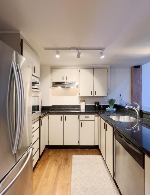 Building Photo - 1 bedroom in Seattle WA 98104