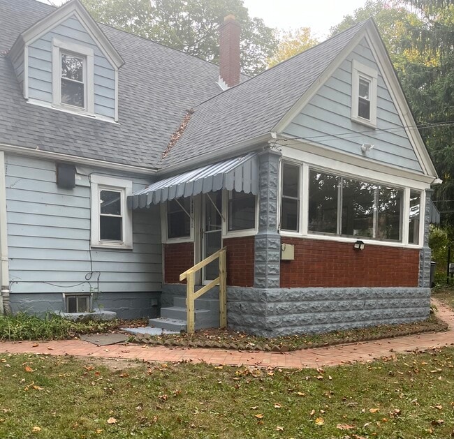 Building Photo - 485 Hillside Ave