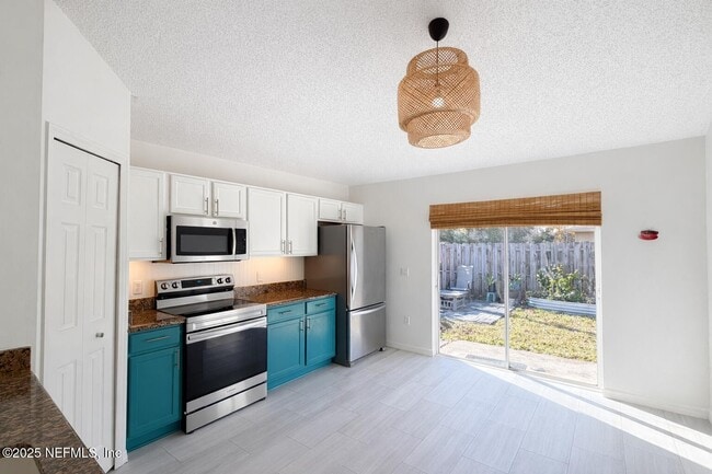 Foto del edificio - 6634 Gentle Oaks Dr W