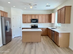 Building Photo - 9021 W Villa Maria Dr