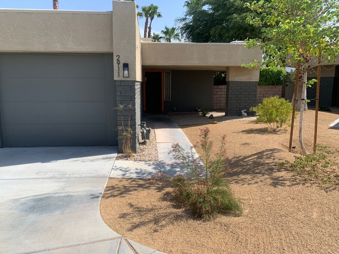 2911 Sunflower Cir W, Palm Springs, CA 92262 Townhome Rentals in Palm