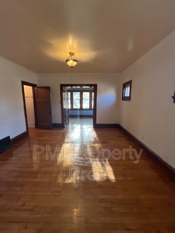 Building Photo - 4572 W Fond du Lac Ave