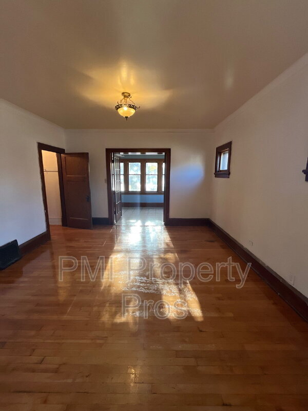 Foto del edificio - 4572 W Fond du Lac Ave