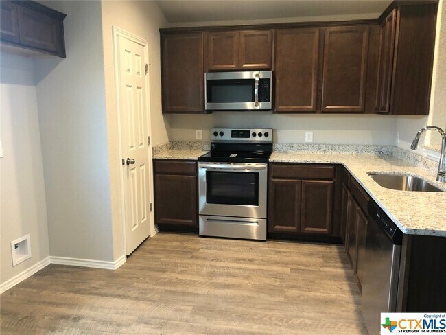 Foto del edificio - 745 Peak Pl