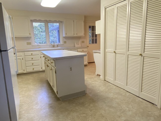 Foto del edificio - 10 W Park Dr