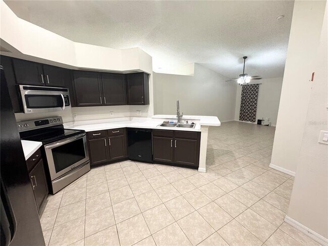Foto del edificio - 1718 Bridgeview Cir