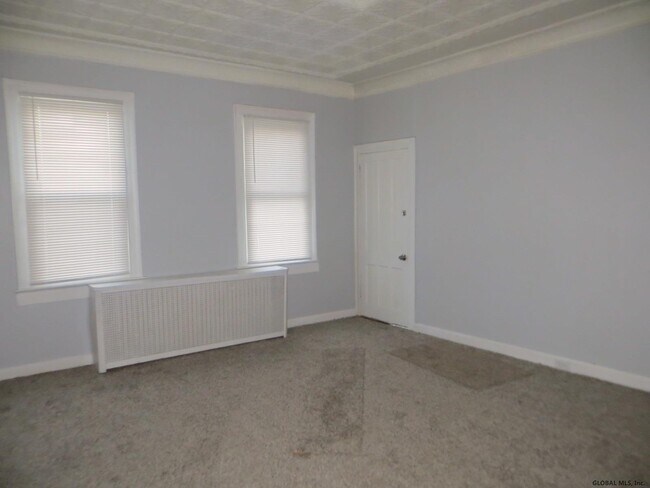 Building Photo - 19 James St