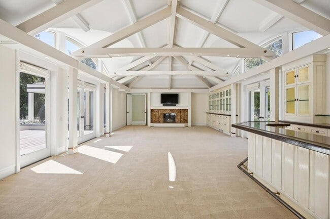 Building Photo - 39 Faxon Rd