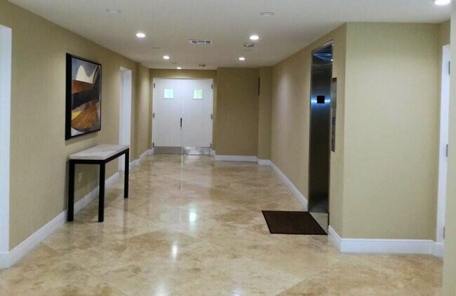 Building Photo - 50 SW 3rd Ave