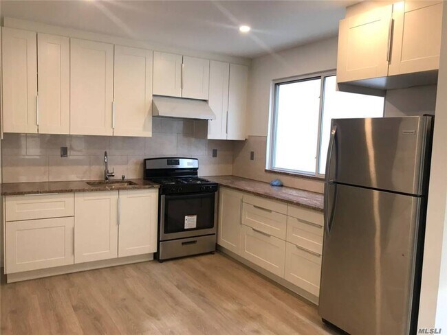 Foto del edificio - 86-15-86-57 57th Rd