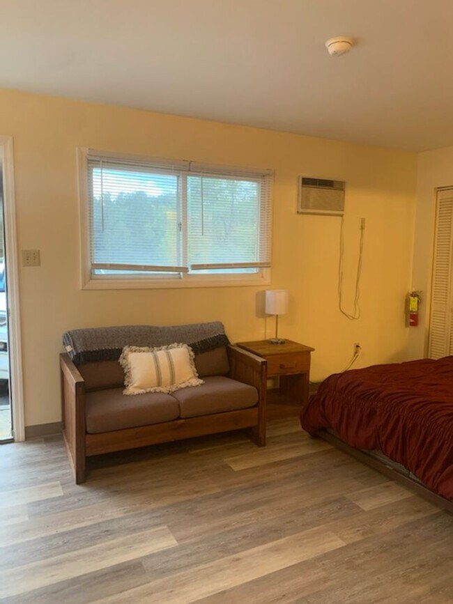 Building Photo - Studio Apartment- W. Cherry Lane
