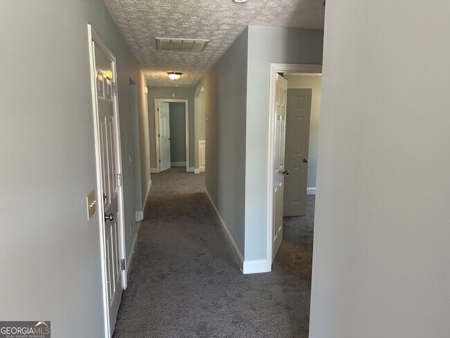 Foto del edificio - 561 Highland Pointe Dr