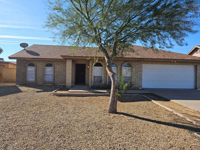 Building Photo - Stunning 4bd 2bth house in Tempe with pool