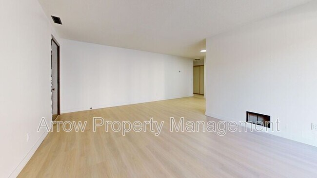 Building Photo - 207 E Arbor Ave