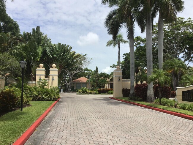 Foto del edificio - 1743 Village Blvd