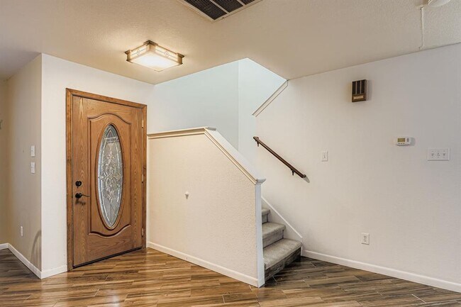 Building Photo - 1020 Brutus Dr