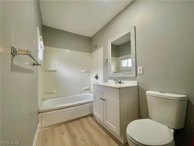 Building Photo - 484 Spicer St