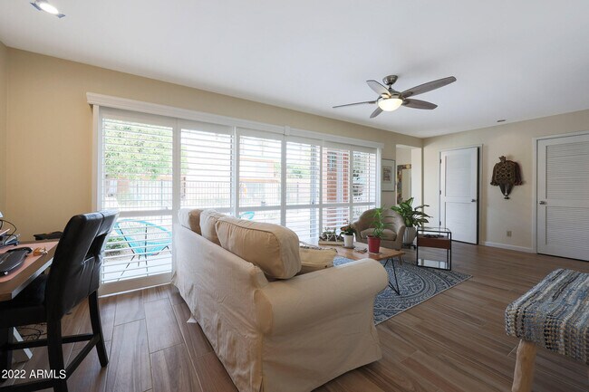 Foto del edificio - 109 E Palm Ln