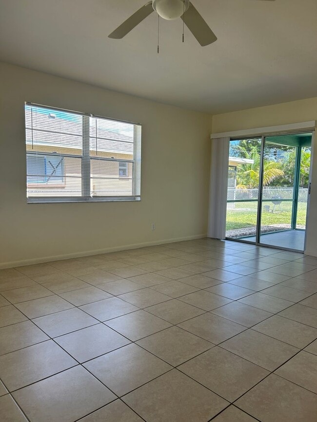 Building Photo - Super Charming 2 Bed  Duplex