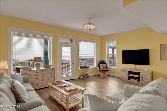 Building Photo - 3974 Island Dr