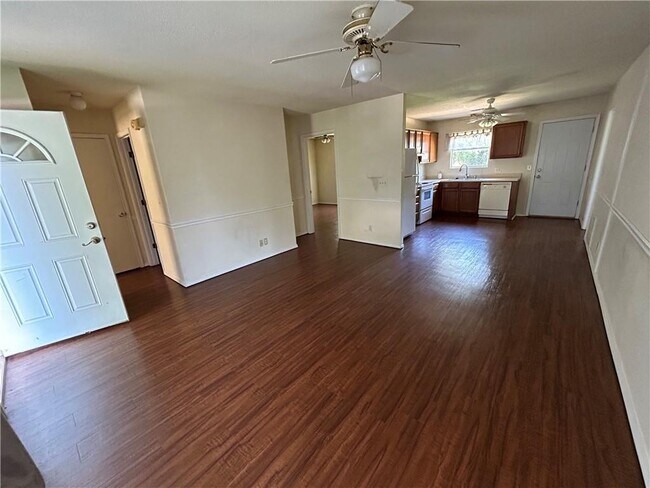 Foto del edificio - 481 Village Ln