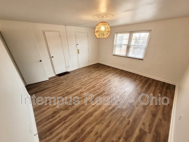 Building Photo - 1060 Sells Ave