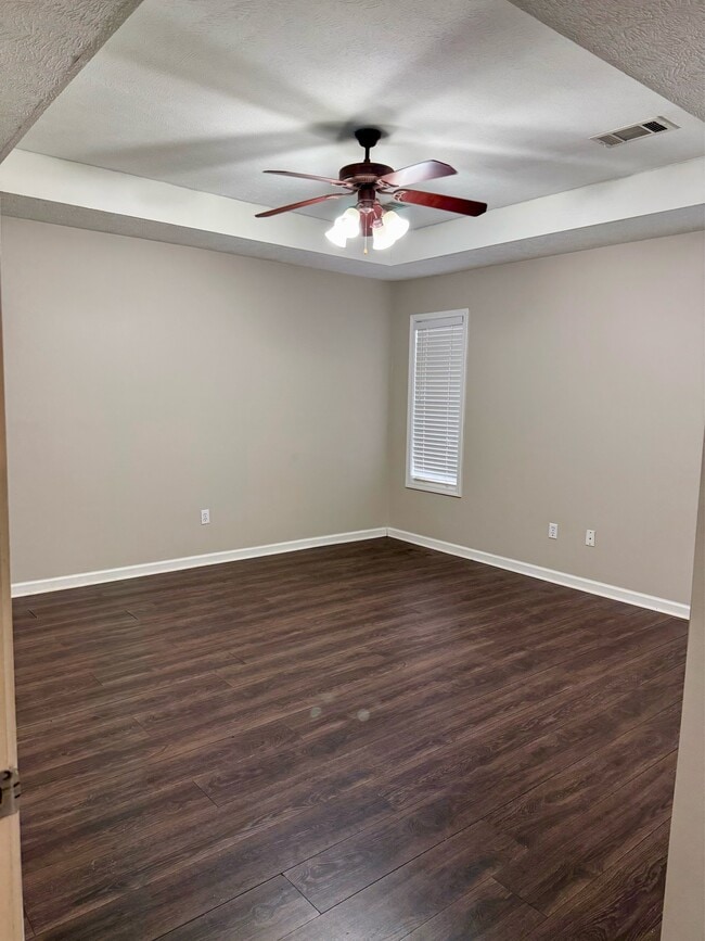 Building Photo - 108 Gardenview Dr