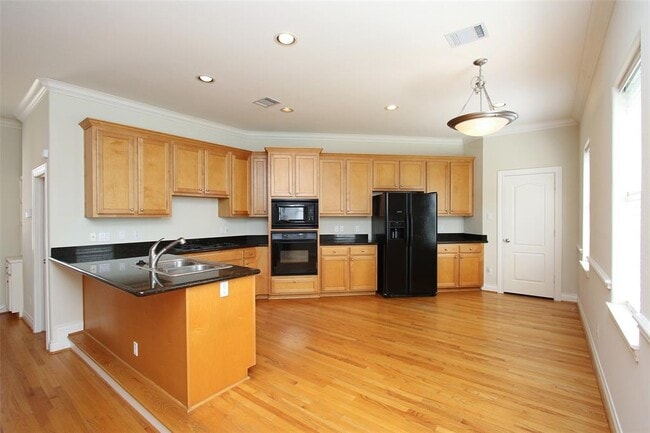 Building Photo - 2211 Austin St
