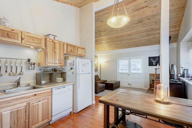 Foto del edificio - 4932 Little Cub Creek Rd
