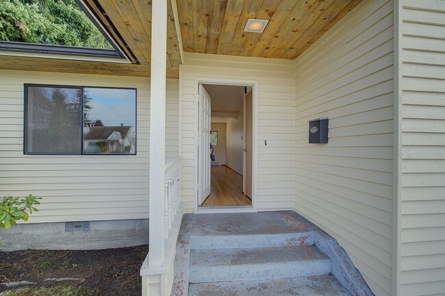 Building Photo - 2Bd/1Ba Everett House