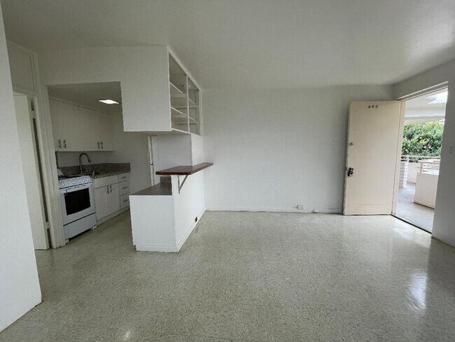 Foto del edificio - To register for the showing time below, no...