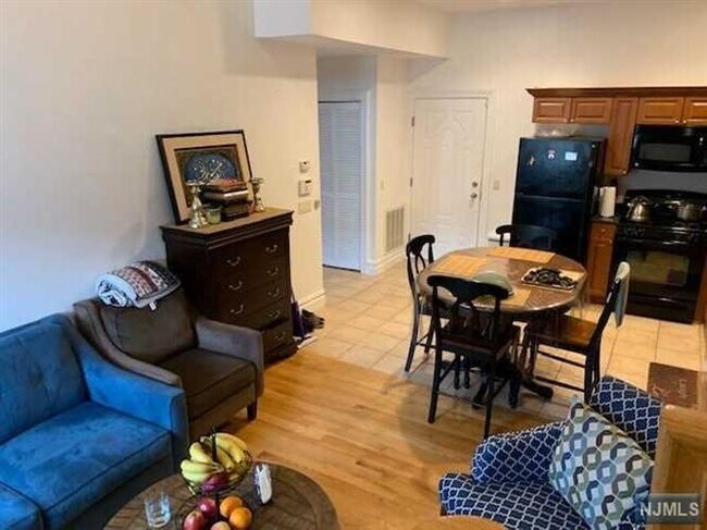 Building Photo - 1 John St