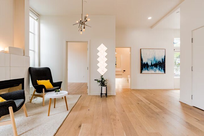 Building Photo - 800 The Mark Ln