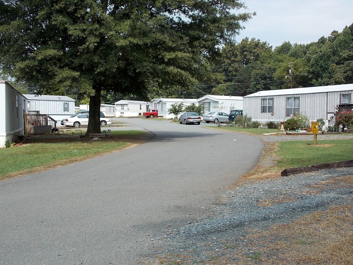Foto del edificio - 1020 Twin Lakes Dr