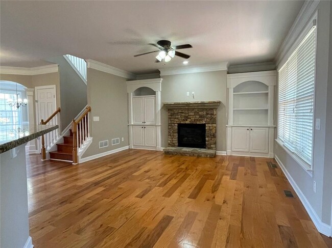 Building Photo - 2871 Royston Dr
