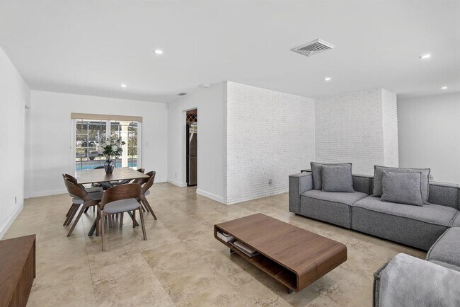 Foto del edificio - 7000 Plantation Rd