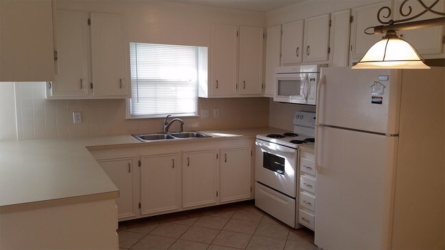 Building Photo - 233 Olde Vineyard Ct