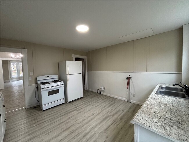 Foto del edificio - 626 Lewis St