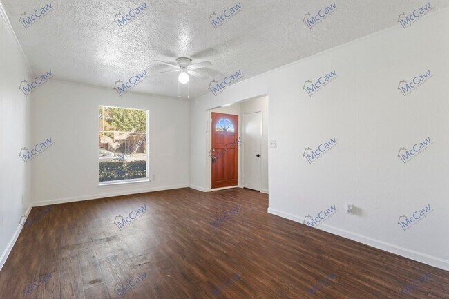 Building Photo - Cute 3/1.5 Home in Rowlett!