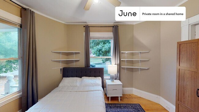 Foto del edificio - Room in Shared 6 bed/2 bath home
