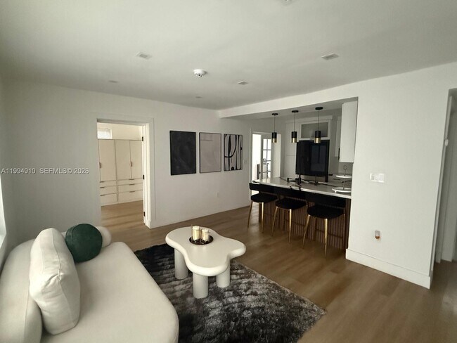 Foto del edificio - 6619 SW 2nd Ct