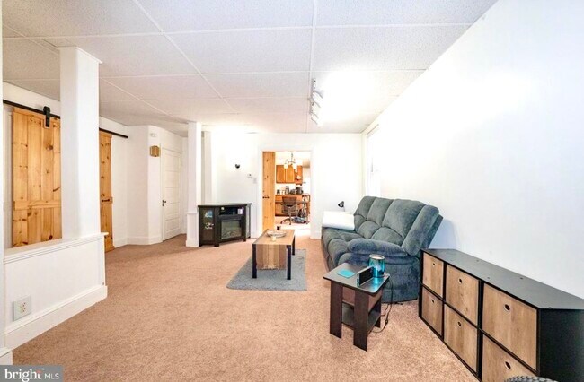 Foto del edificio - 206 E Hinckley Ave