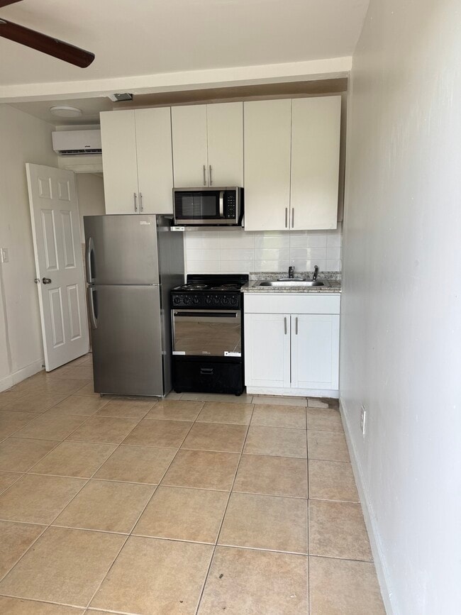 Building Photo - 1113 19th Ave N