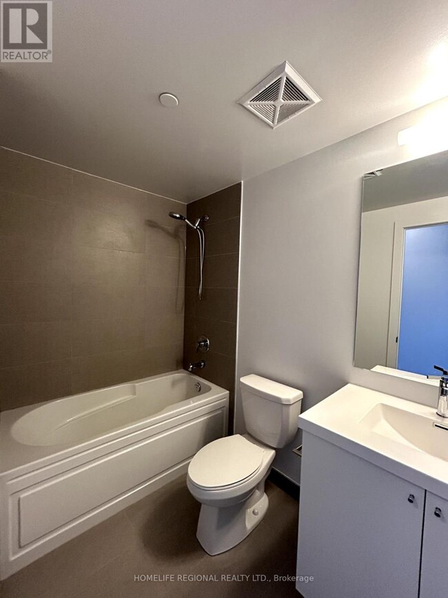Photo du bâtiment - 2550-2550 Simcoe St N