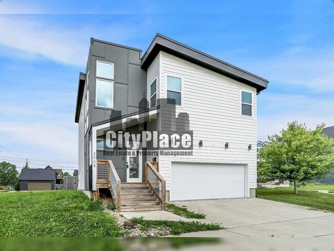 Photo - 2008 Yandes St House